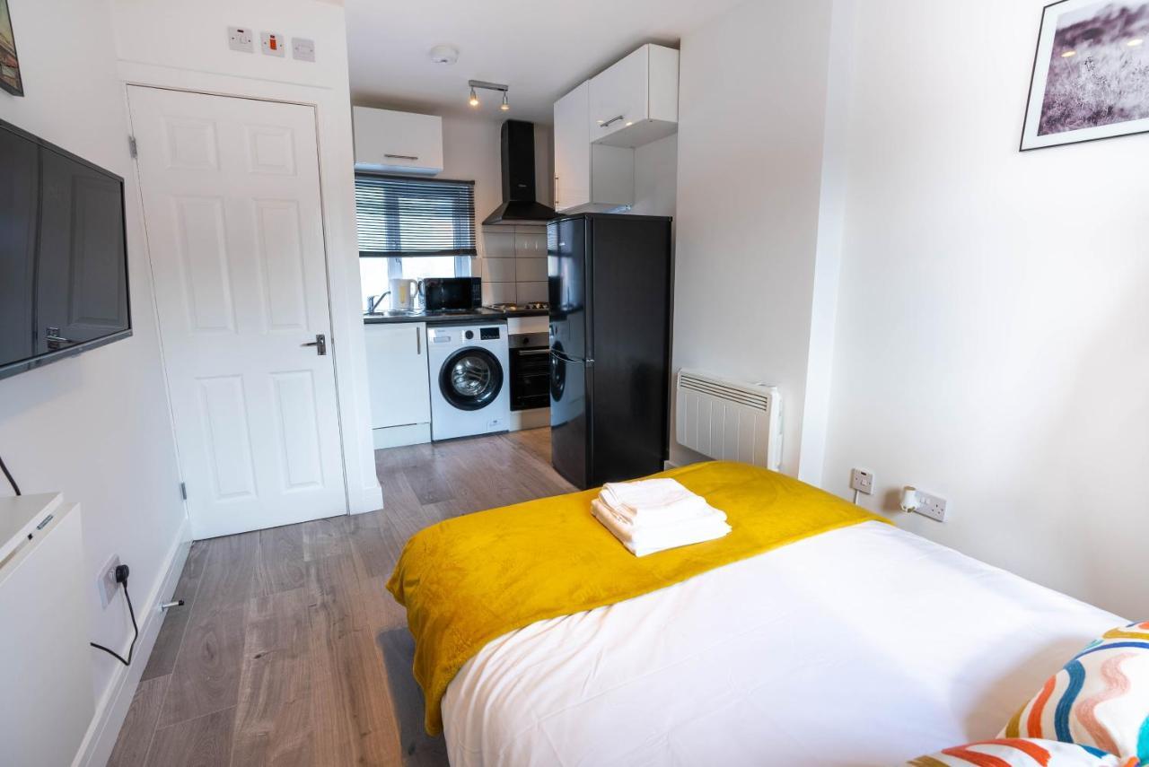 No 01 Small Studio Flat In Aylesbury Town Station Eksteriør billede